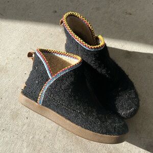 Sanuk cozy slip on boot